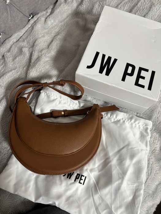 Оригінальна сумка JW PEI Sharon Crossbody Bag коричневого кольору