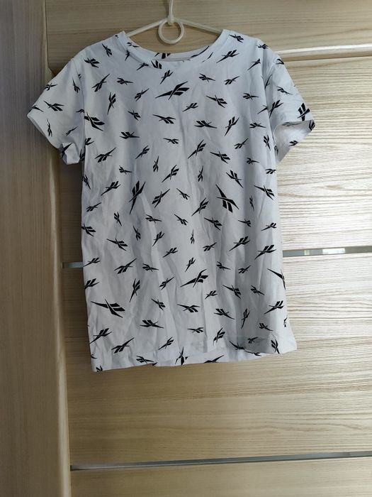 Продам майки и футболку.