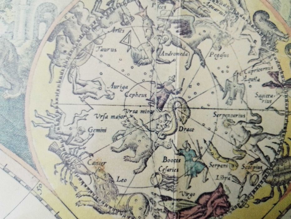 quadro mapa mundo antigo acho que é em latin