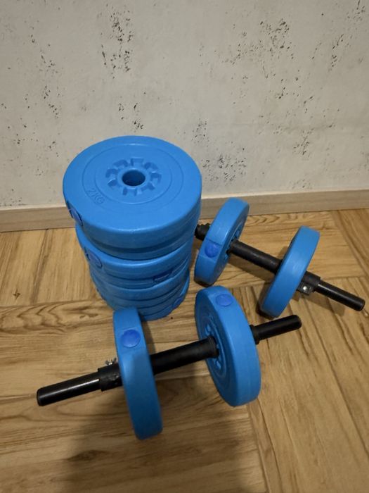 Гантелі та боксерська груша