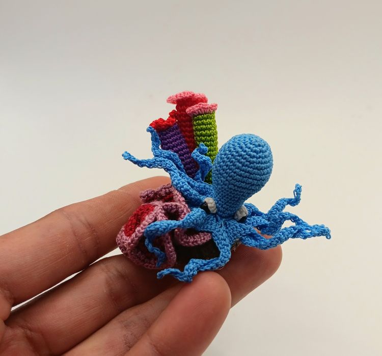 Coral reef com polvo em crochet miniatura dollhouse