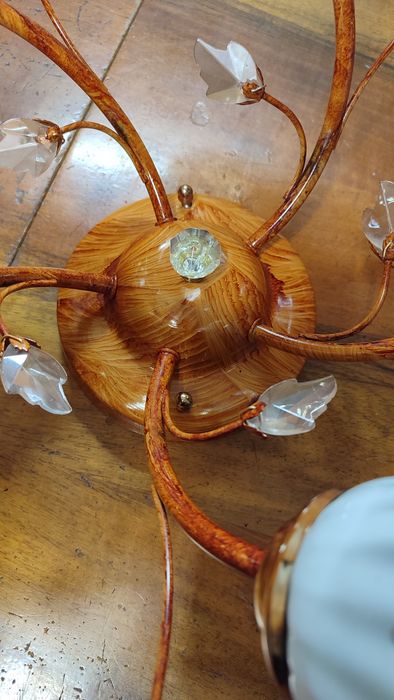 Продам люстру на 5 лампочек