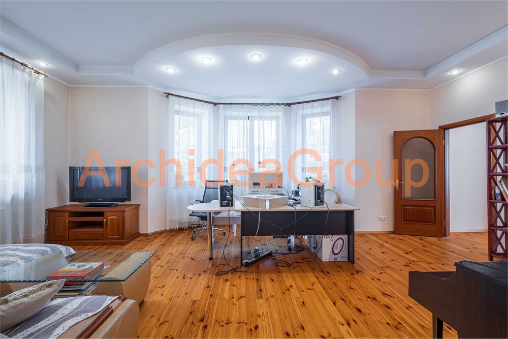 Продаж будинку у самому центрі на Печерську