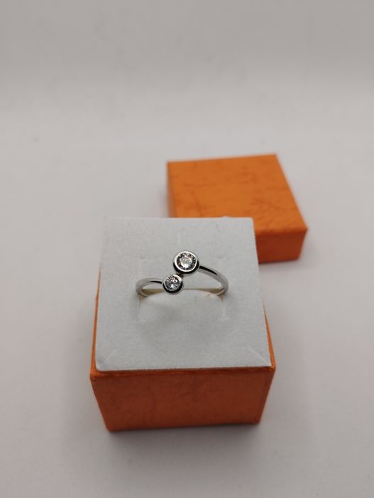 Srebrny pierścionek z cyrkoniami, próba 925, rozmiar 17