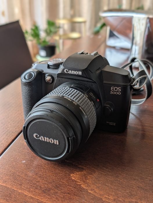 Canon EOS 5000 – analogowa lustrzanka z obiektywem 38–76mm