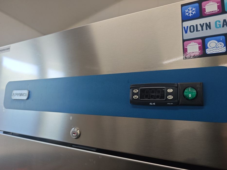 Професійний холодильник шафа 640 л Electrolux Італія