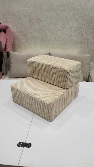 Нові сходи для собак виготовлені з щільного поролону