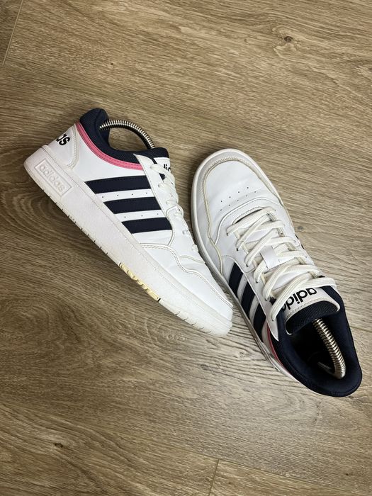 Продам БОМБЕЗНІ жіночі кросівки Adidas Hoops 3