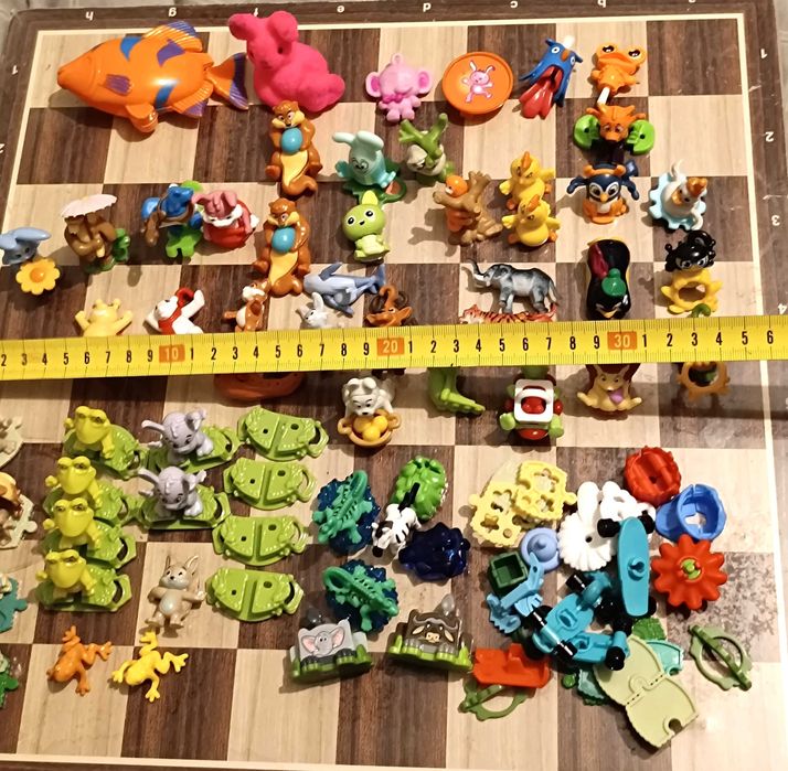 Conjunto de 50 animais de plástico e acessórios