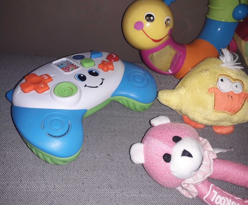 Zabawki dla dzieci, elektroniczne, pluszowe grzechotki.
