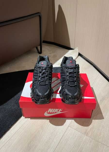 Nike Shox TL Black R.37 (rozmiar wkładki 23.5CM)