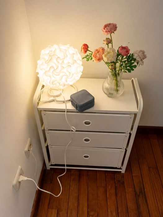 Gavetas e candeeiro de papel do ikea