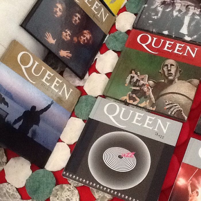 Coleção livros e CDs dos Quenns