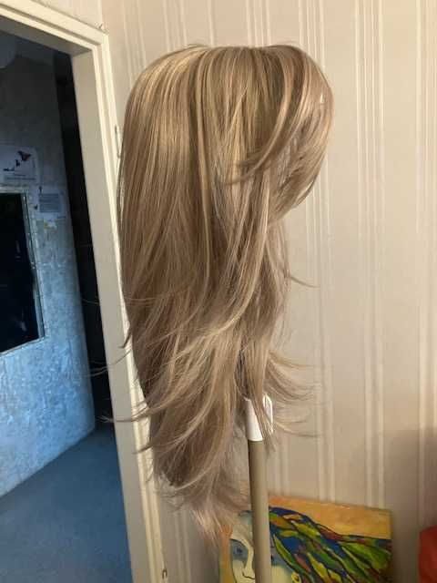 Peruka blond perłowy śliczny kolor, nowa