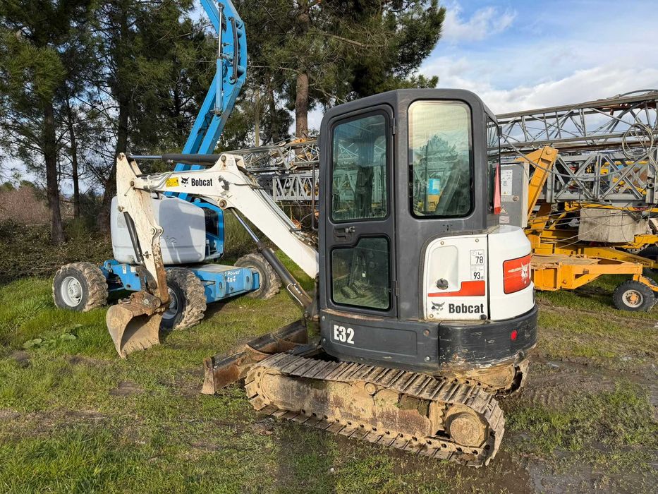 Giratória 3.2 ton 2015