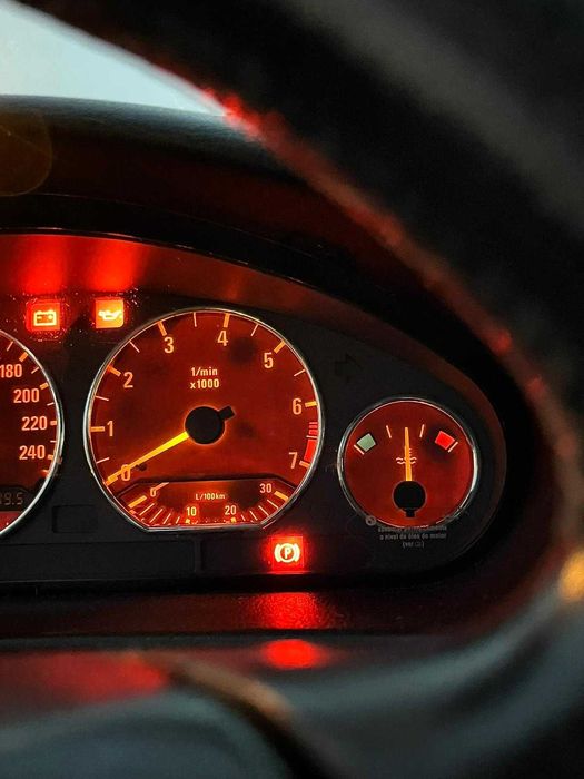 E36 - BMW 318is 1997 (com averbamentos)
