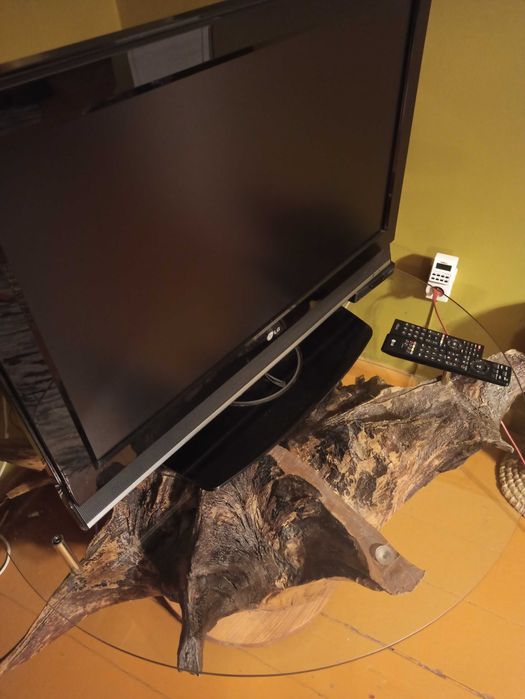 Bardzo oryginalny szklany stolik