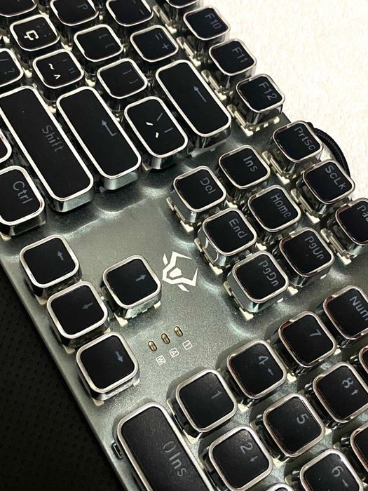 Teclado gamer Mecanico JP-JX300 RGB 108 teclas + apoio de pulso