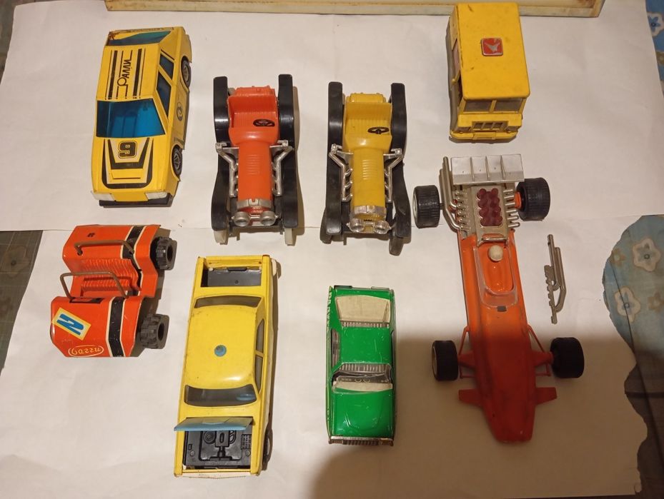 Лот игрушечного транспорта. Под ремонт или запчасти.