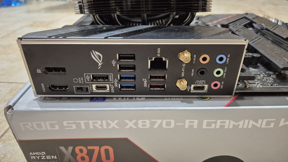 Asus ROG B560-F Gaming WIFI + Intel i9 11900KF + be quiet DarkRockPro3
