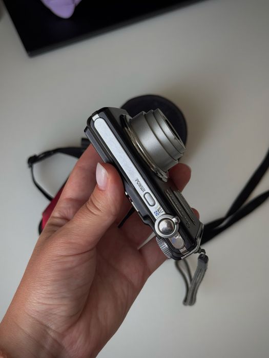 Цифровий фотоапарат Olympus FE-330 | 8MP | 5x Zoom | CCD | чохол + зарядка + карта памʼяті