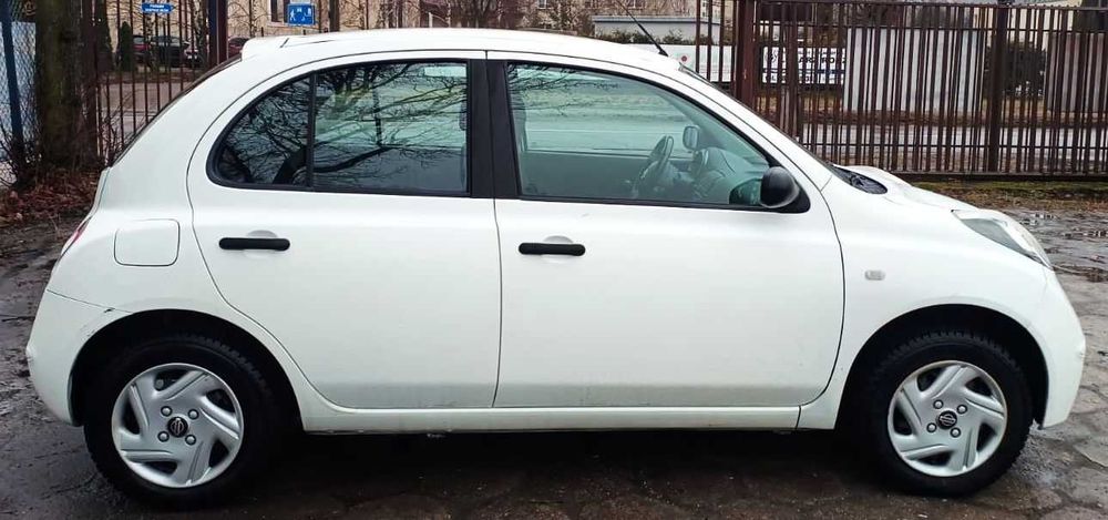 Micra 2009 1.2 ben 134 tys przebiegu bez rdzy rozrząd łańcuch sprawna