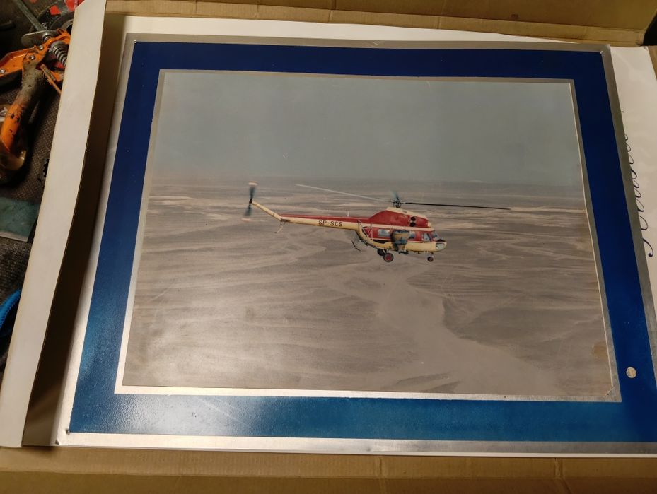 Oryginalna fotografia śmigłowca Mi-2 na aluminiowej płycie – lotnictwo