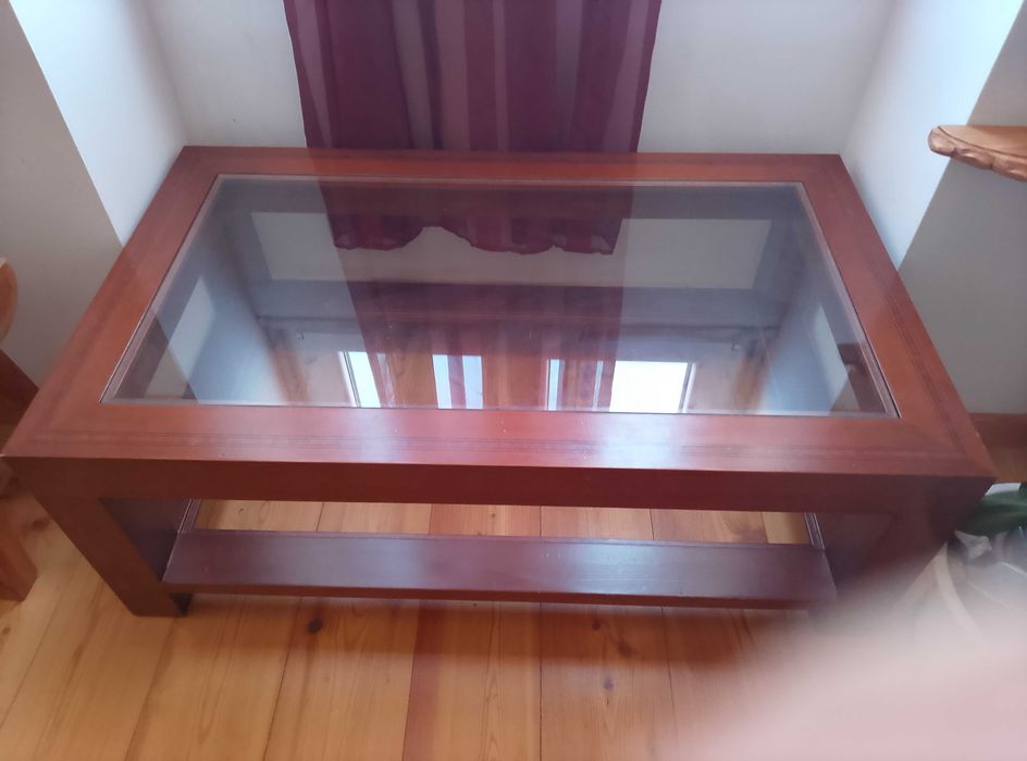 Mesa retangular com video temperato
