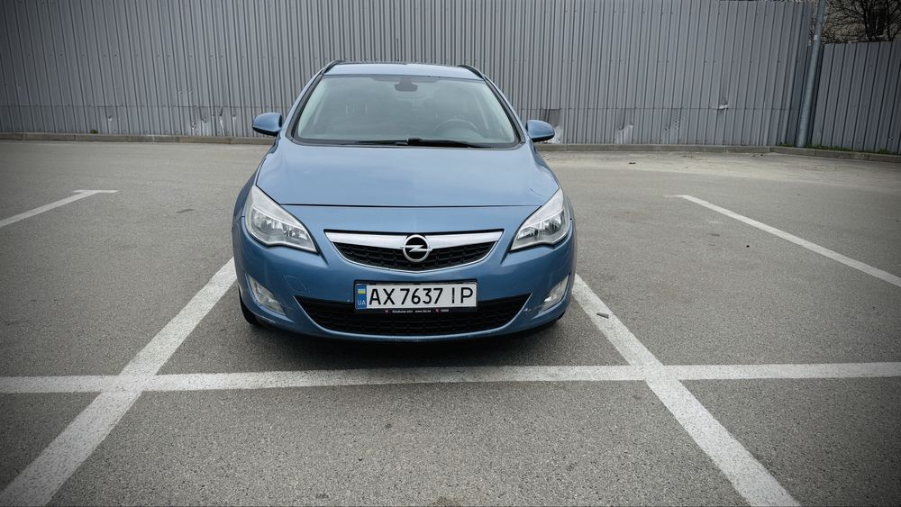 Продам Opel Astra j 2010