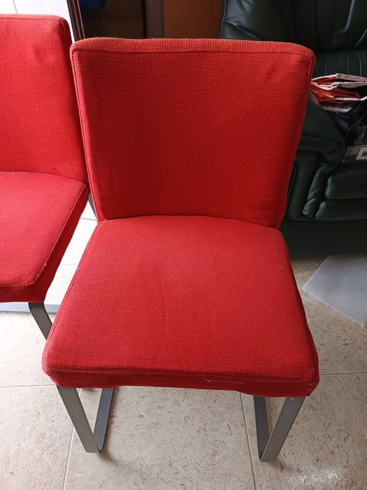 Cadeiras de sala de jantar.