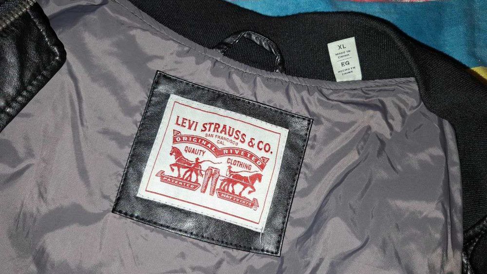 Куртка Бомбер чоловічий Levi's