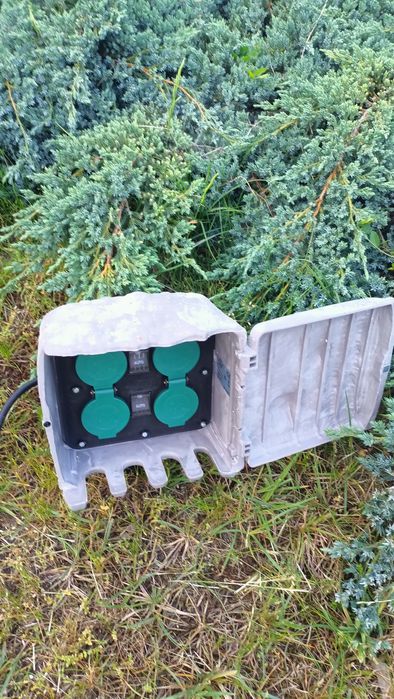 Rozgałęziacz zewnętrzny/gniazdo ogrodowe + czujnik zmierzchu