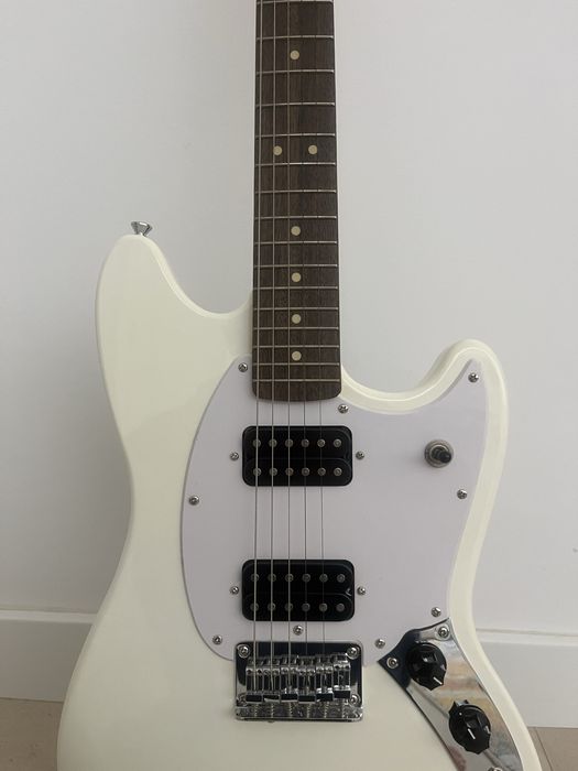 Guitarra Elétrica Mustang Fender Squier + suporte — Excelente Estado