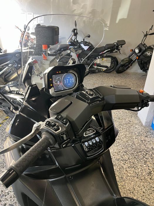 Kymco CV3 550 cc, de 2025 com 5523 Kms. Segura, Distinta, Carta de Carro