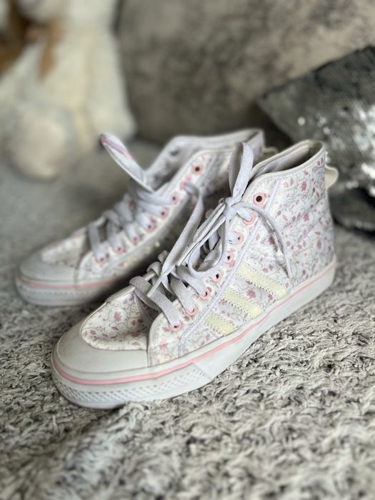 Trampki adidas 38 za kostke satyna biale w kwiatki