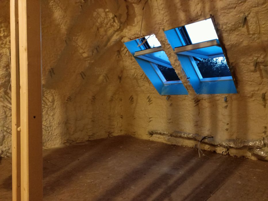 Piana Pur ocieplenie poddasza izolacja pianką RATY , ocieplanie pianą