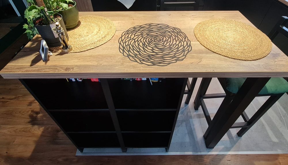 Stół /Wyspa kuchenna + 2 krzesła