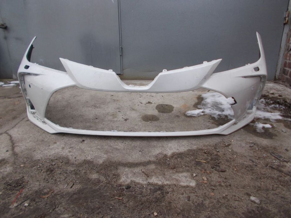 TOYOTA COROLLA E21 SEDAN ZDERZAK PRZÓD PRZEDNI