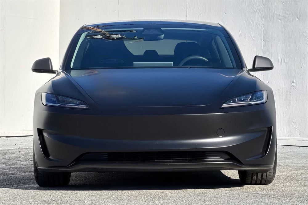 Tesla Model 3      2024