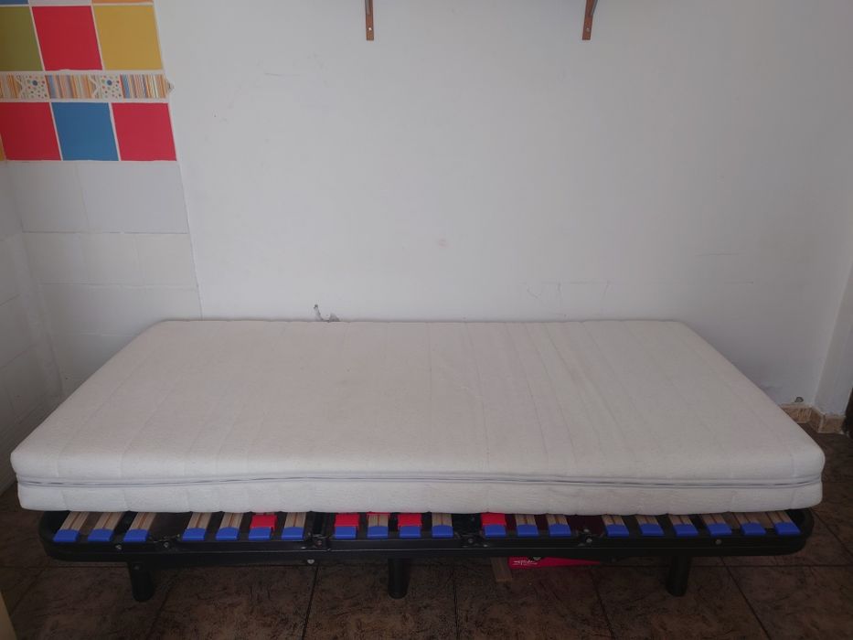 Cama articulada elétrica com comando, pedal e colchão