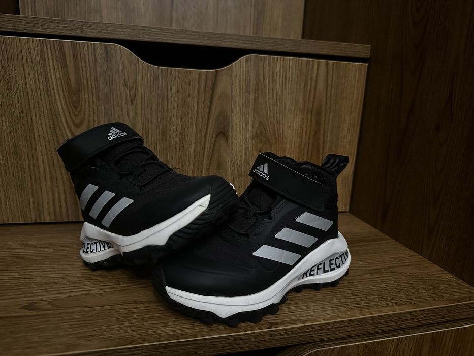 Черевики Adidas 28 р.