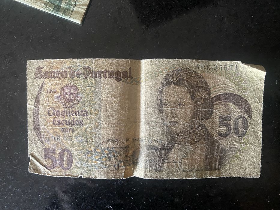 Notas Antigas, escudos e dólares