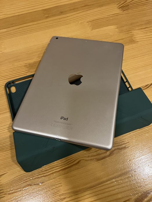 Планшет APPLE iPad Air 32GB модель A1474 білий