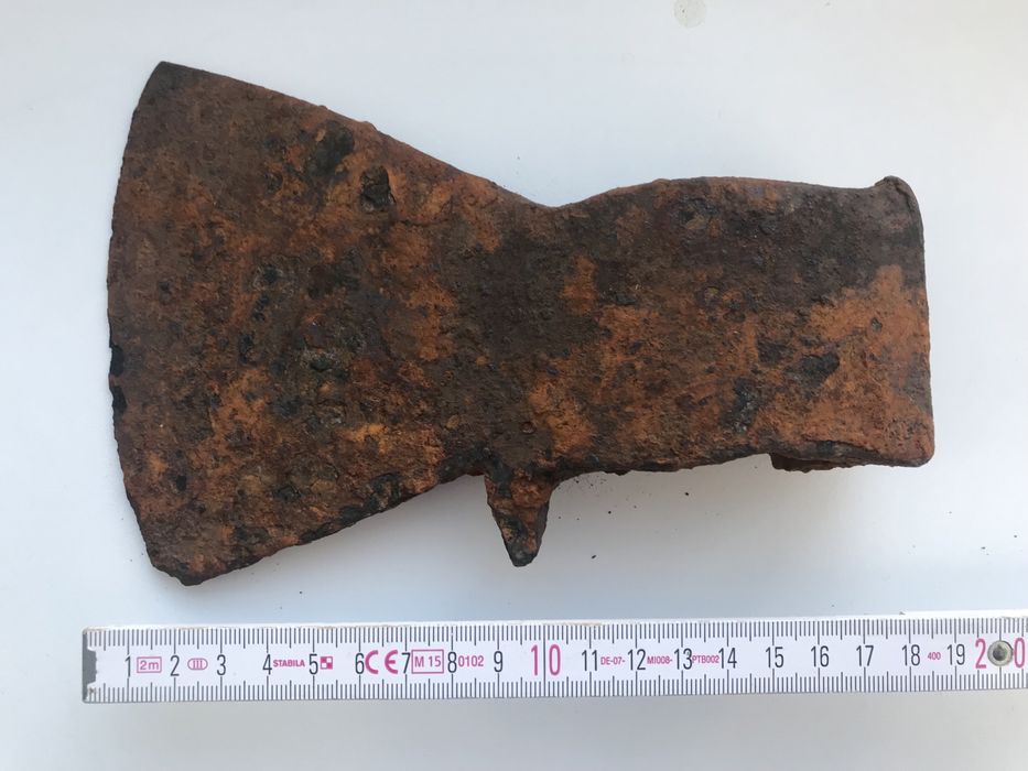 Сокира старовинна. Топор