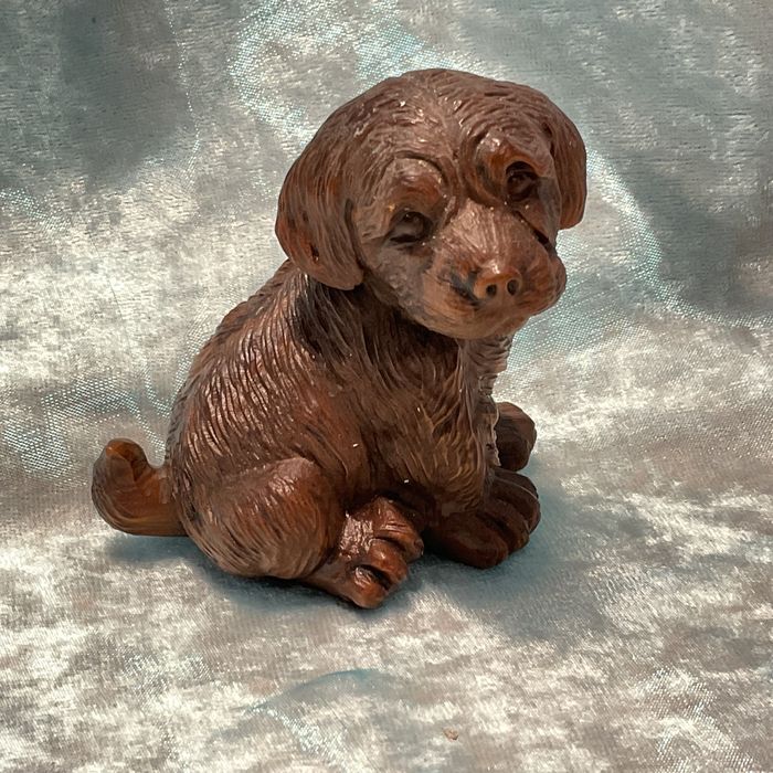 Escultura de cachorro madeira exótica