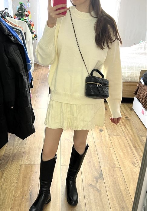 Костюм трендового кольору, спідниця та светр, трендовий костюм, теплий