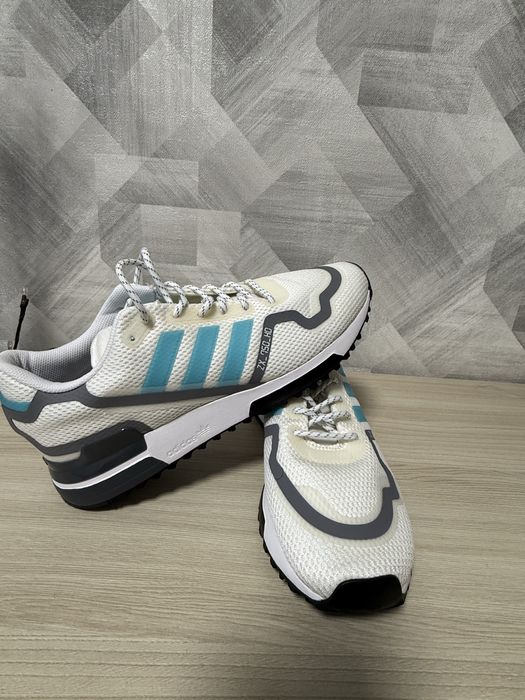 Кросівки Adidas ZX 750 HD: 2 500 грн. - Кроссовки для города Ровно