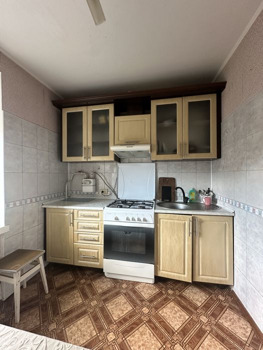 Здаю в оренду 1км квартиру на Дружбі