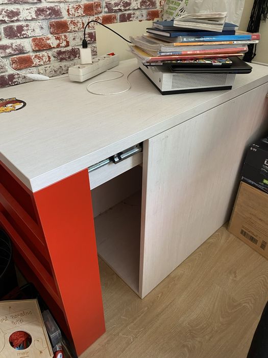 Secretária de criança extensivel da Octosolido