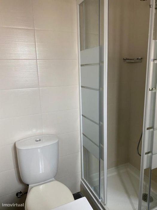 Quarto - localizado em Roma-Areeiro Lisbon